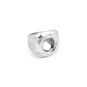 Дизайнерское кольцо Encuadra из коллекции CUBIC AW 19 от Ciclon Дизайнерское кольцо Encuadra из коллекции CUBIC AW 19 от Ciclon