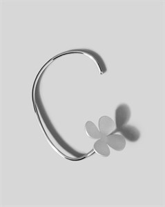 Кафф Flower Down из коллекции "Sofia" alvaar Кафф Flower Down из коллекции "Sofia" alvaar