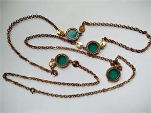 {{photo.Alt || photo.Description || 'Винтажное колье с зелеными вставками'}}